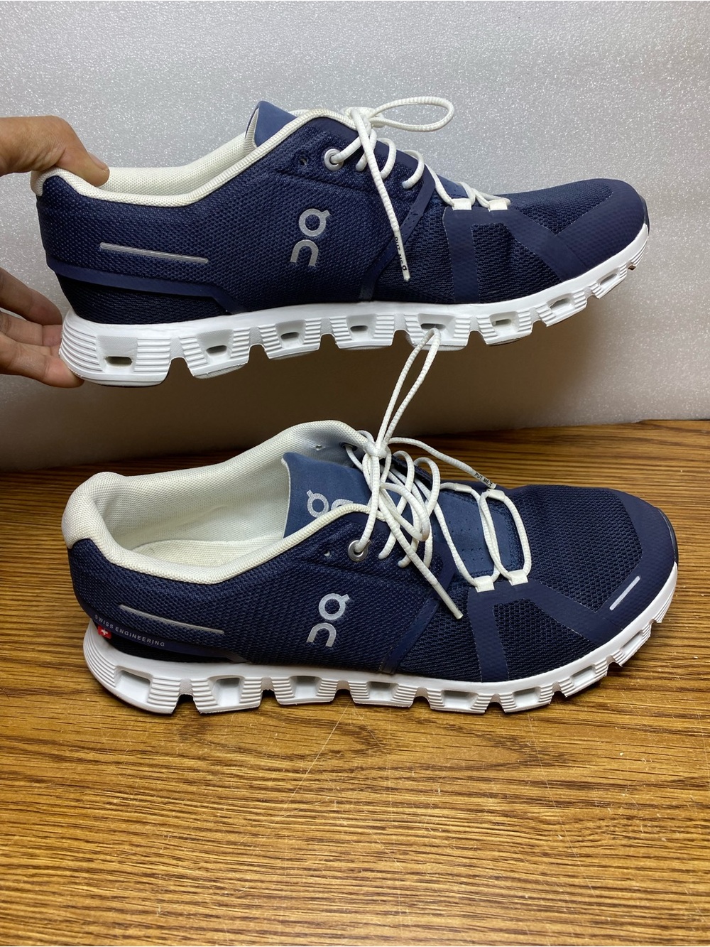 On Running Cloud 5 Menโs Size 10 Navy Blue Midnight White Running Shoes 59.98916